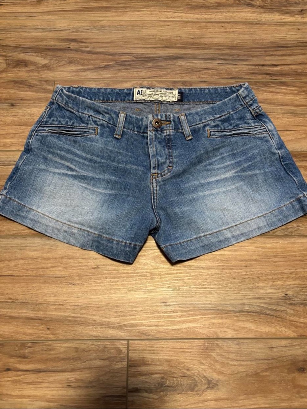 Y2K American Eagle low rise jean shorts size 4